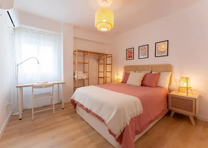 Malaga Lux Oasis - Modern 3Br, Fast Wifi, Smarttv