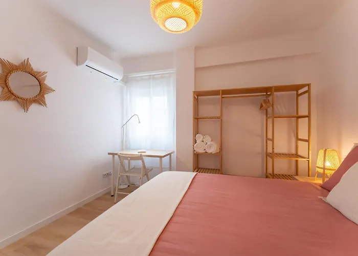 Malaga Lux Oasis - Modern 3Br, Fast Wifi, Smarttv